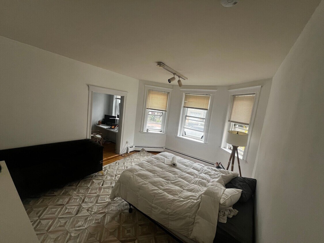 Foto principal - 315 Harvard St