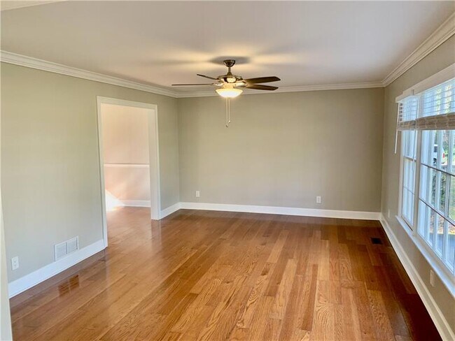 Building Photo - 641 Willow Ridge Dr NE