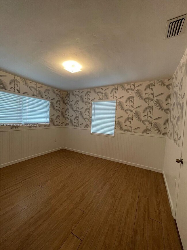 Building Photo - 8005 SW 63rd Pl