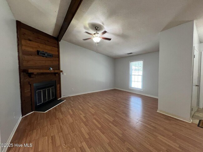 Foto del edificio - 710 Terrace Ct