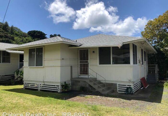 Primary Photo - Pauoa Valley - 3 bedroom 1 bath house w/un...