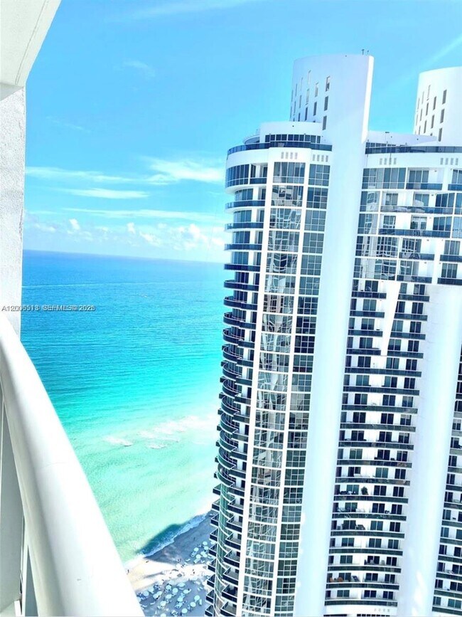 Foto del edificio - 18201 Collins Ave