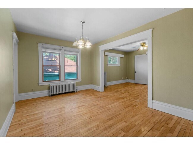 Building Photo - 435 Fry St