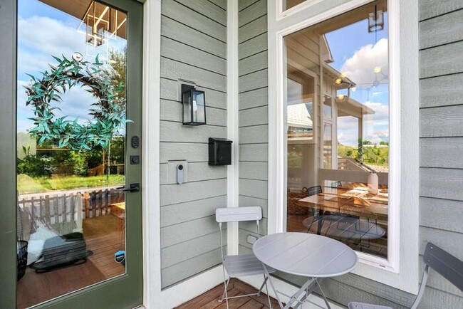 Building Photo - Like New Beautiful 4 Bedroom With Finished...