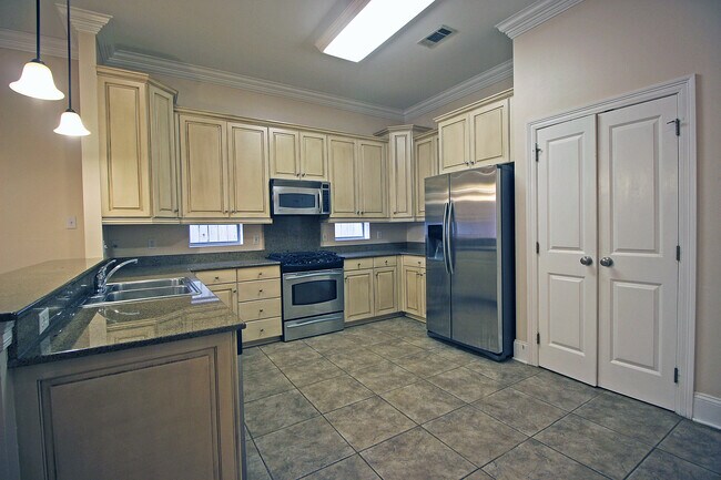 Kitchen - 4418 King St