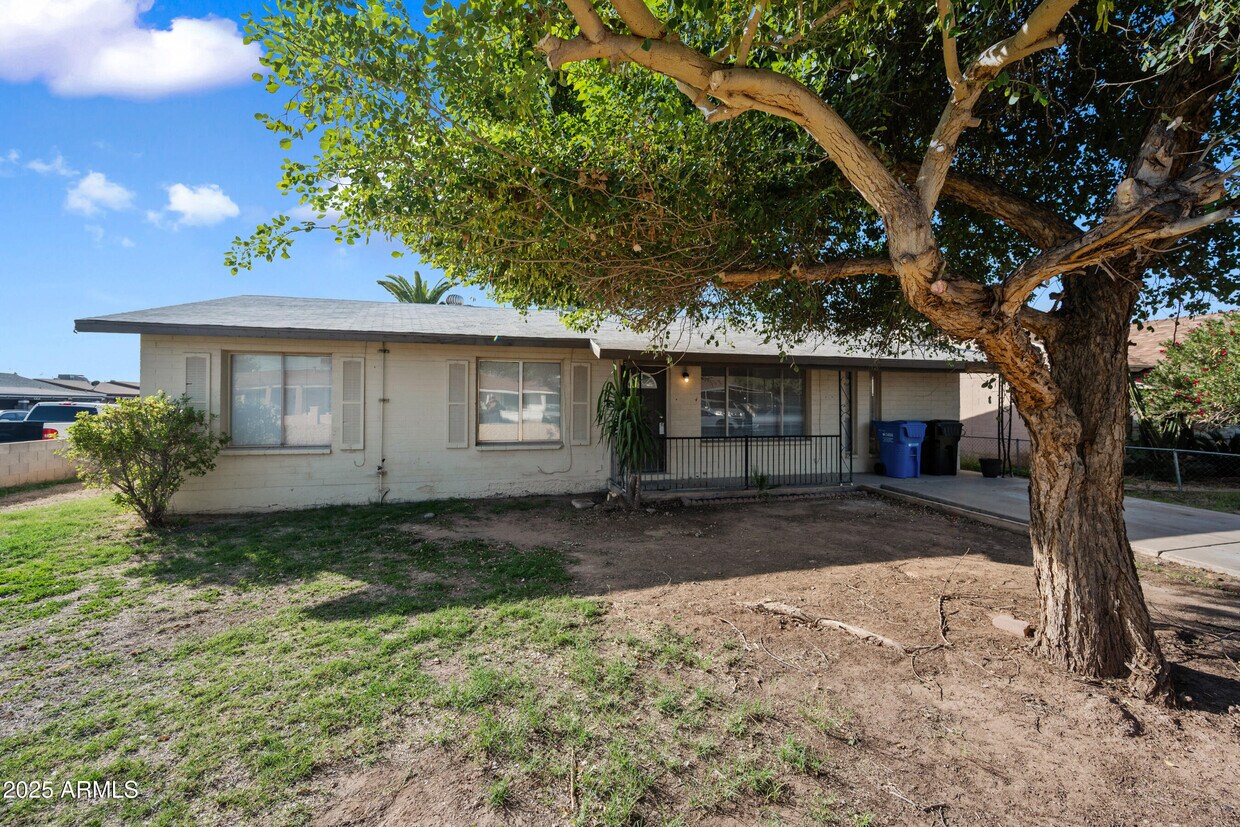 Foto principal - 2208 N 47th Ln