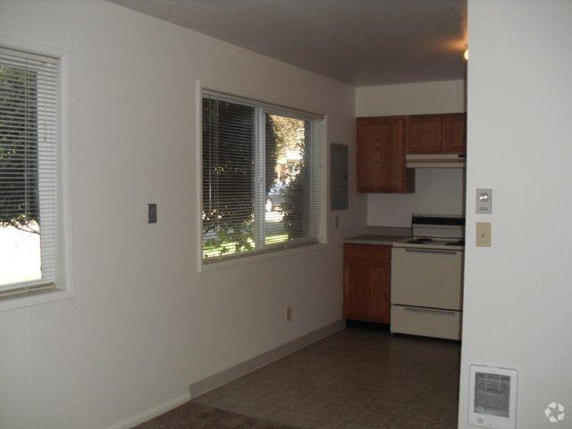 Foto principal - Lake Oswego Apartments