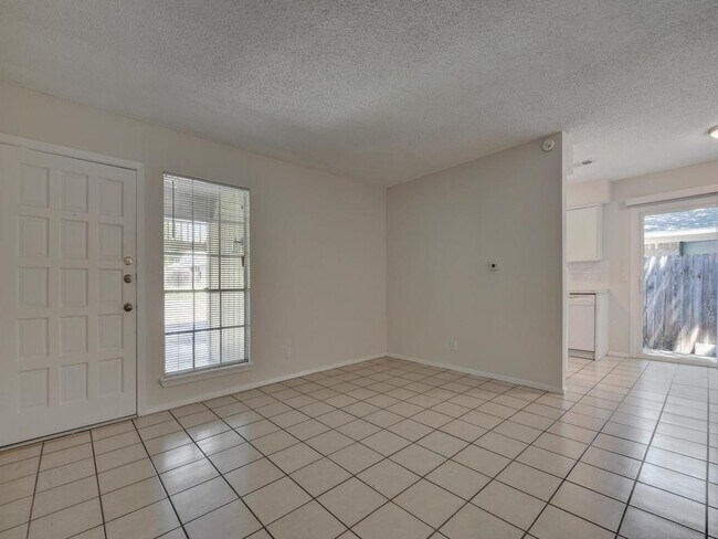 Foto del edificio - 9003 Little Walnut Pkwy