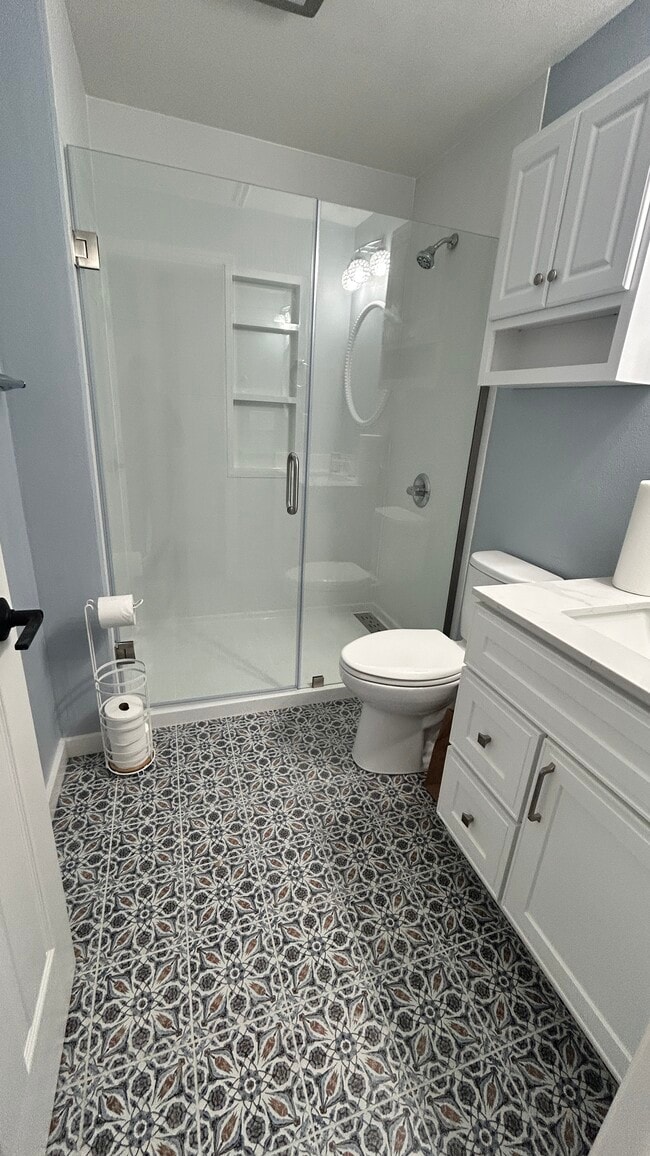 Building Photo - 5218 Laurel Dr