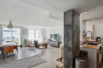 Building Photo - 10000 W Bay Harbor Dr