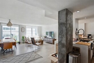 Building Photo - 10000 W Bay Harbor Dr