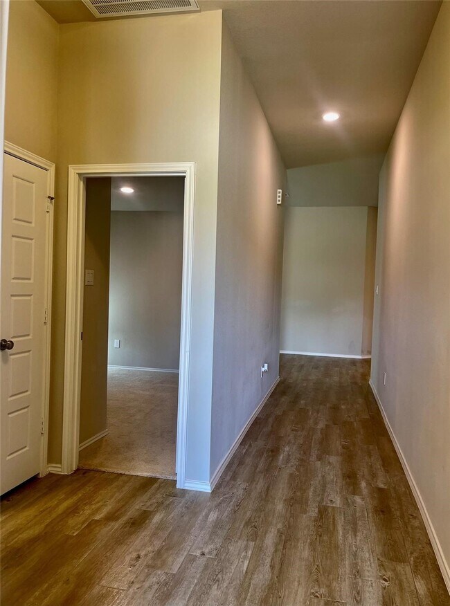 Foto del edificio - 513 Bonnerville Ln