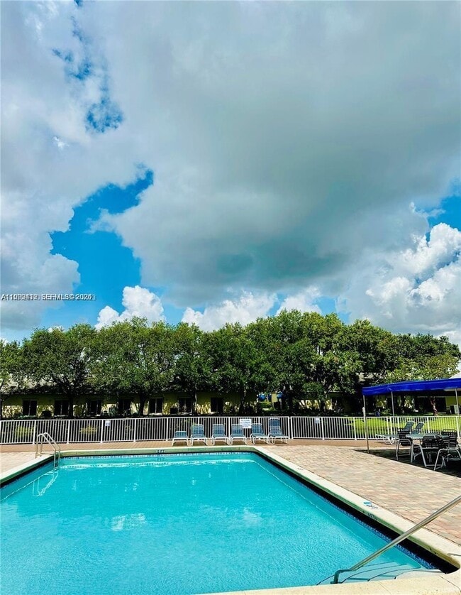 Foto del edificio - 5201 SW 31st Ave