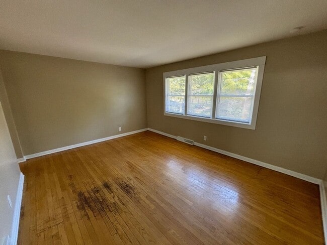 Building Photo - 110-118 Milburn Dr