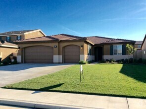 Building Photo - 6017 Moonstone Peak Dr