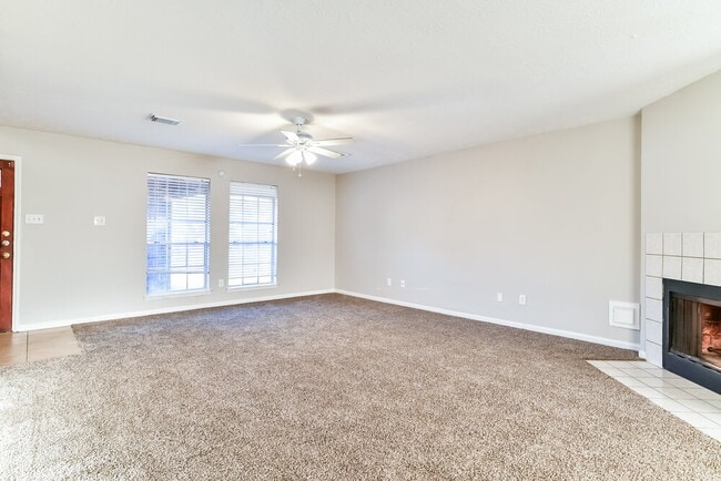 Foto del edificio - 6803 Hedgewick Dr