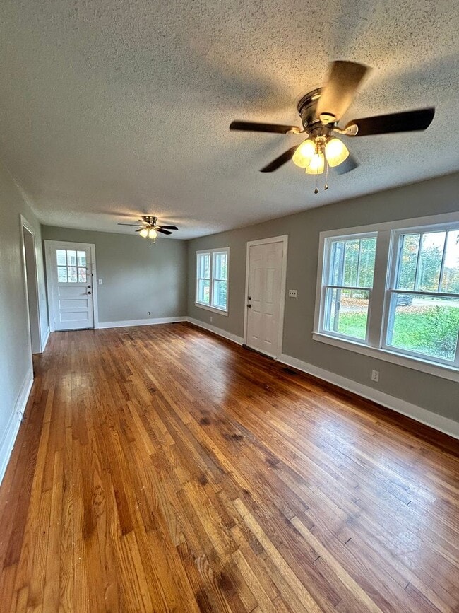 Photo - Charming 2 Bed, 1 Bath, Attached Carport and Spacious Yard! House