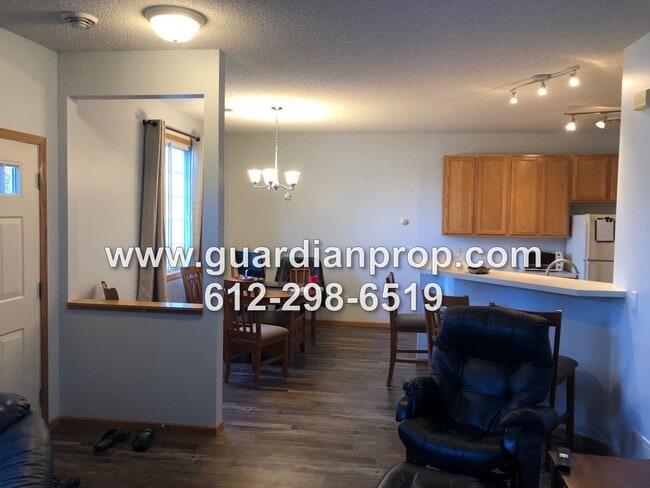 Building Photo - End Unit Townhouse Available December 1, O...