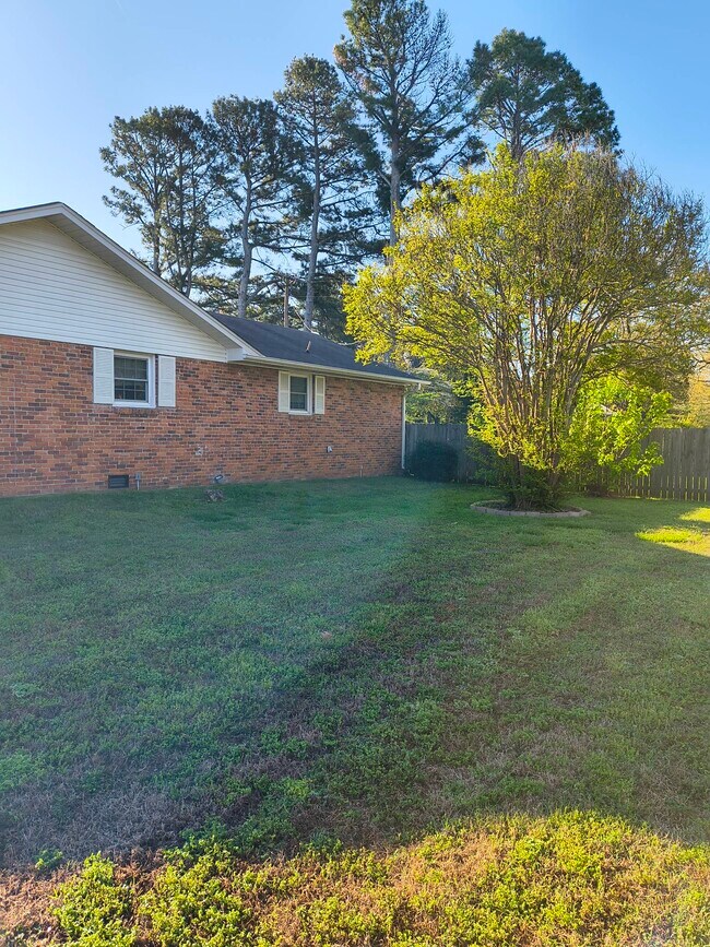 Building Photo - 1202 Rickwood Rd