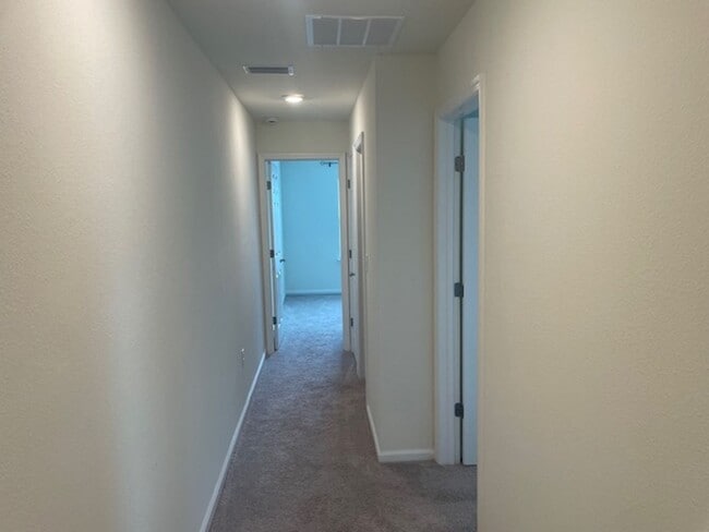 Building Photo - Beautiful 3/2.5 2023 Townhome Oakleaf