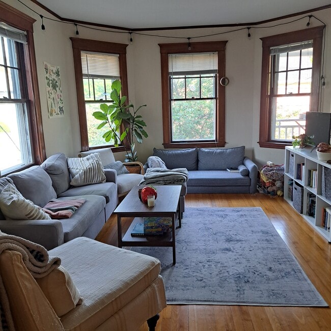 Building Photo - 56 Vinal Ave
