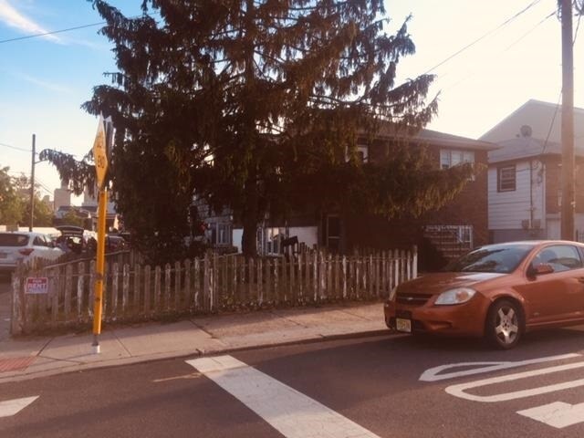 Primary Photo - 45 Henry St