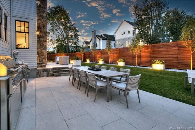 Building Photo - 18 Danbury Ave