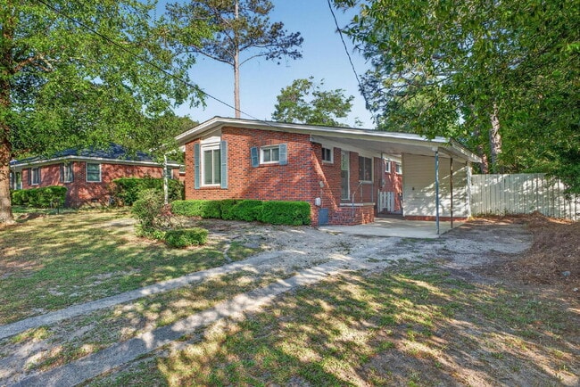 Building Photo - Brick Home AVAILABLE NOW