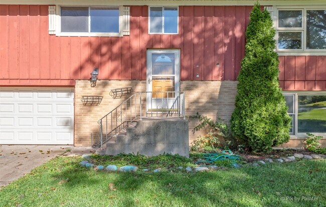 Building Photo - 37W166 Almora Terrace