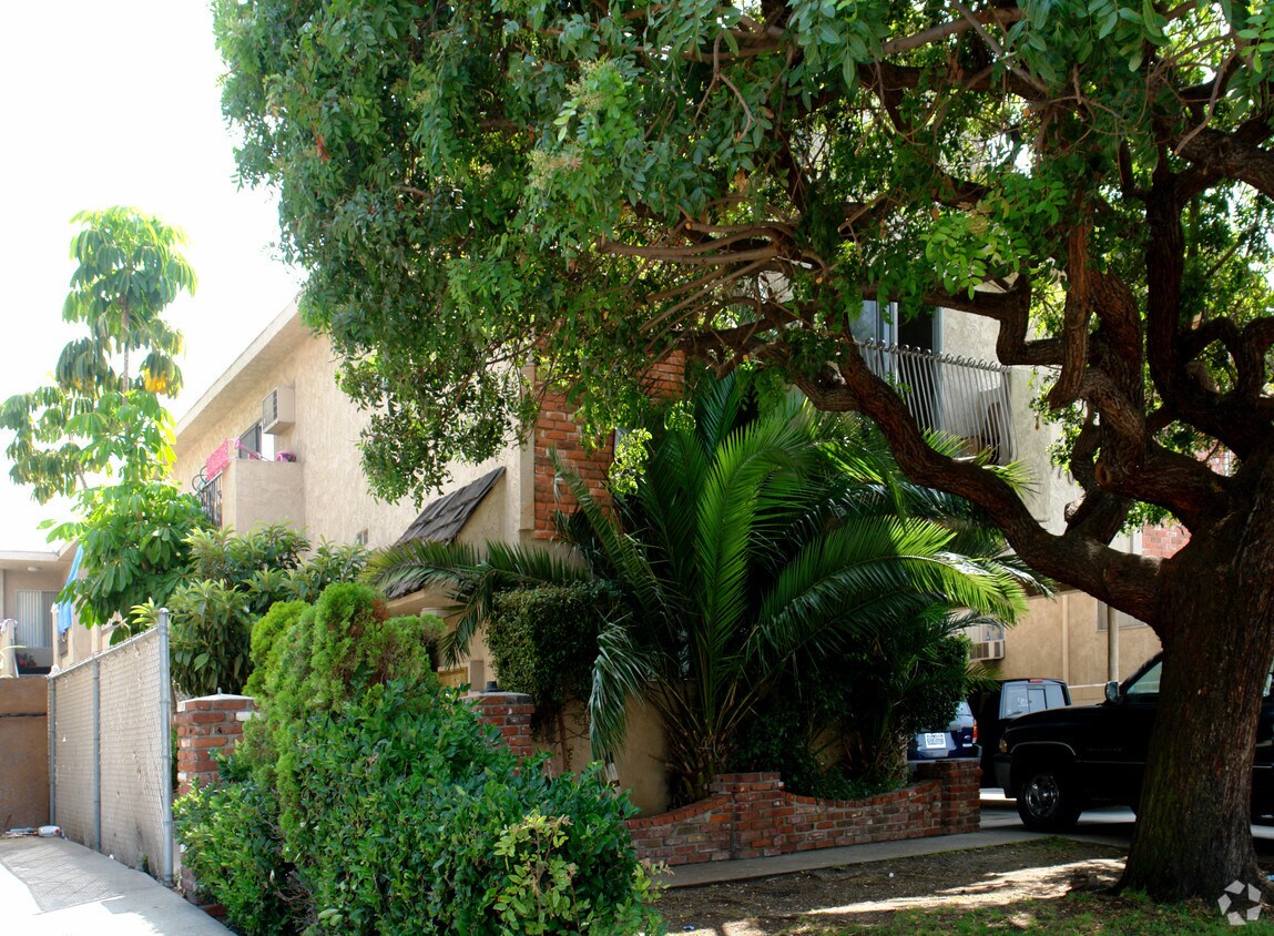 Foto del edificio - 3760 Vinton Ave
