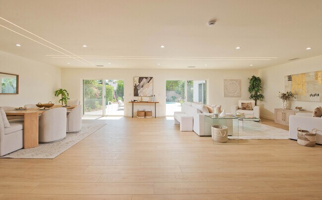 Foto del edificio - 22330 Mobile St