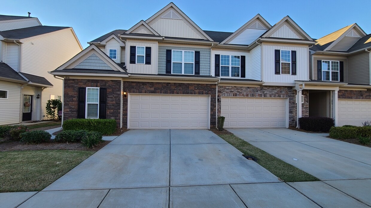 5850 Glassport Ln, Charlotte, NC 28210 Townhome Rentals in Charlotte