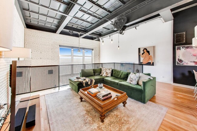 Building Photo - 1128 W Ardmore Ave