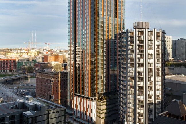 Building Photo - Premiere on Pine