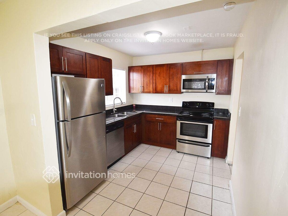 Foto del edificio - 4825 NW 189th Terrace