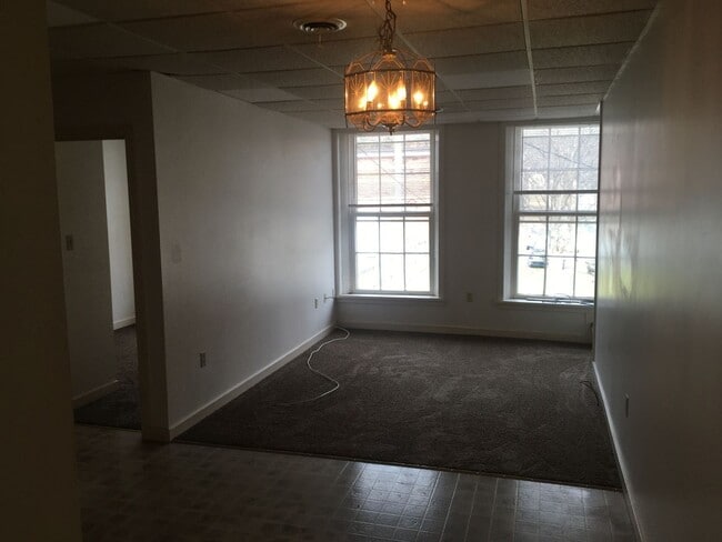 Building Photo - 116 W Market St