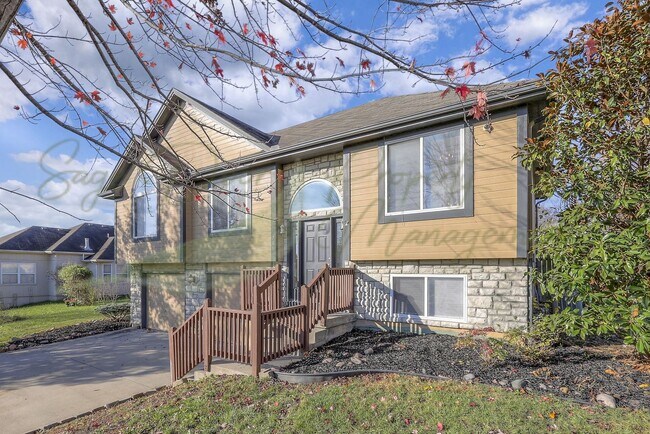 Building Photo - 706 NW Baytree Dr