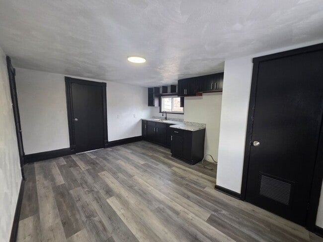 Photo - Updated 1 bedroom 1 bath for rent in Arlington! House