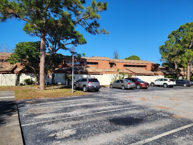 Foto del edificio - 2056 Sunset Point Rd