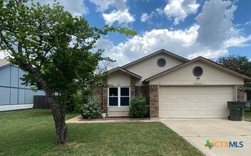 Building Photo - 2505 Hemlock Dr