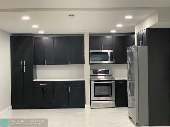 Foto del edificio - 7910 Taft St