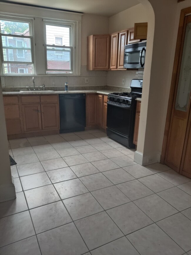 Photo - 6603 N Gratz St (Philadelphia, PA) House