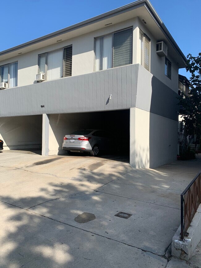 Foto del edificio - 944 N Sierra Bonita Ave
