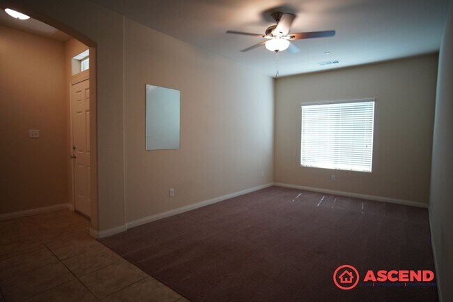 Foto del edificio - Stunning 4 Bed 2 Bath Home Off of Hosking and Wible!