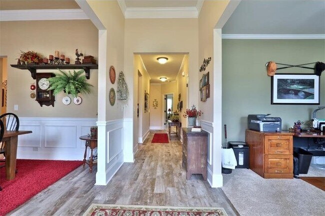 Building Photo - 2120 Red Barn Ct
