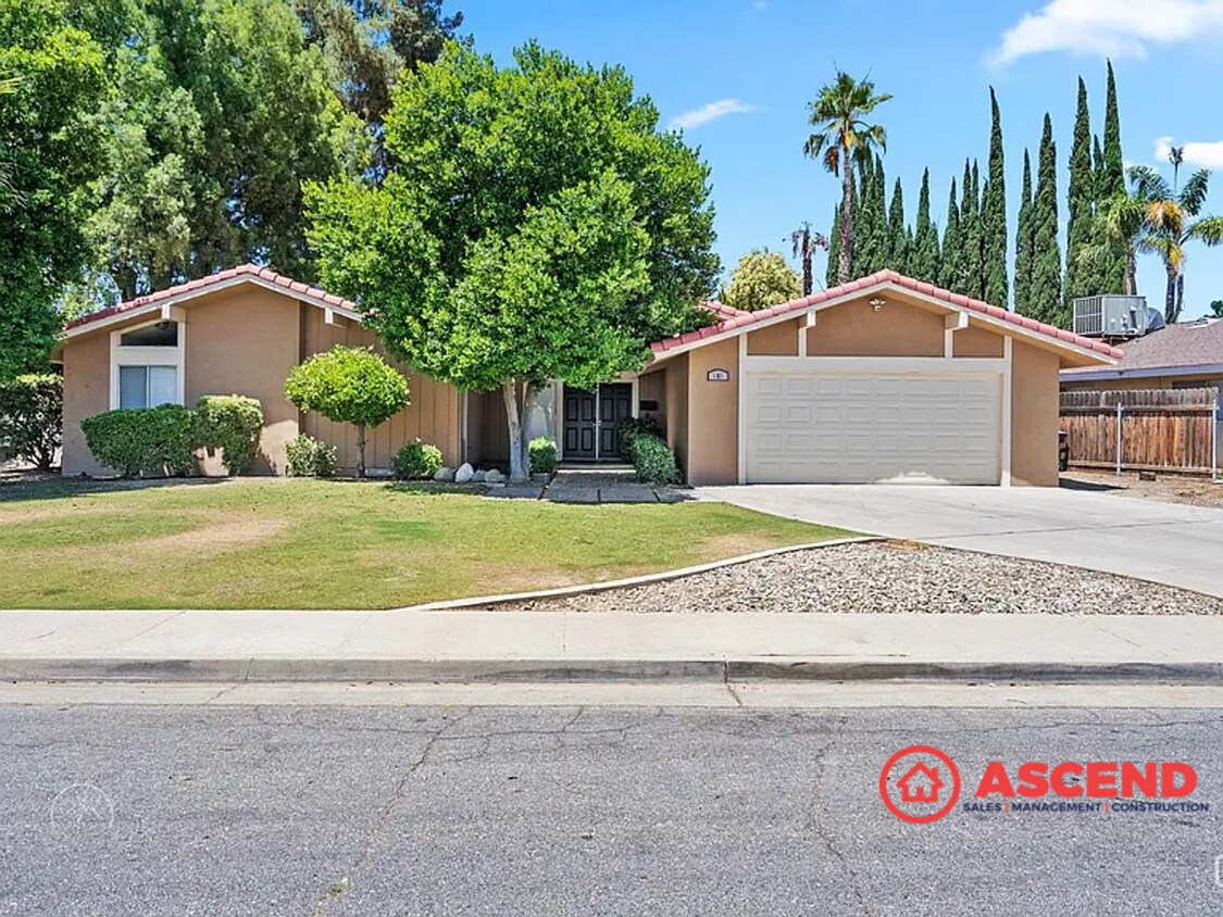 Primary Photo - Phenomenal Home Located In Gated Community!