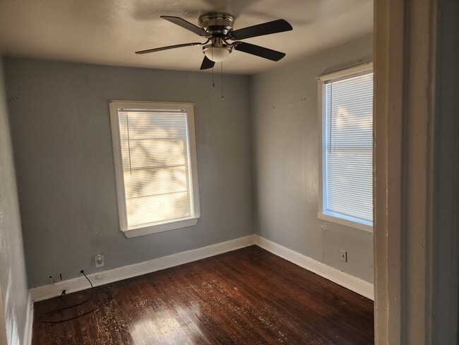 Building Photo - 508 E Red River St