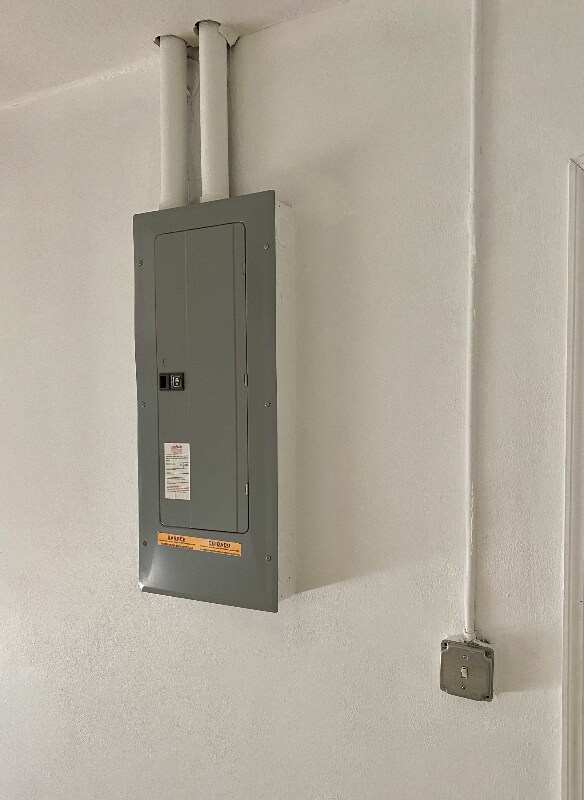 Foto del edificio - 1600 Benz Terrace