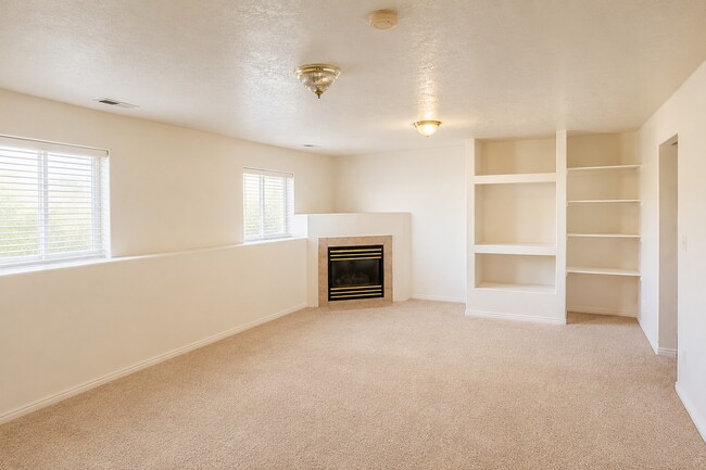 Foto del edificio - 4-Bed, 3-Bath Lehi Home with Large Backyard and 2-Car Garage