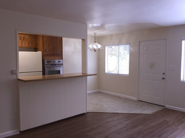 Kitchen, Dining, Entry - 840 Haverford Ave
